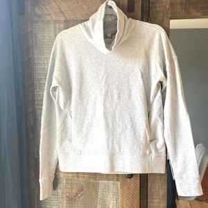 LULULEMON cowl/turtle neck pullover